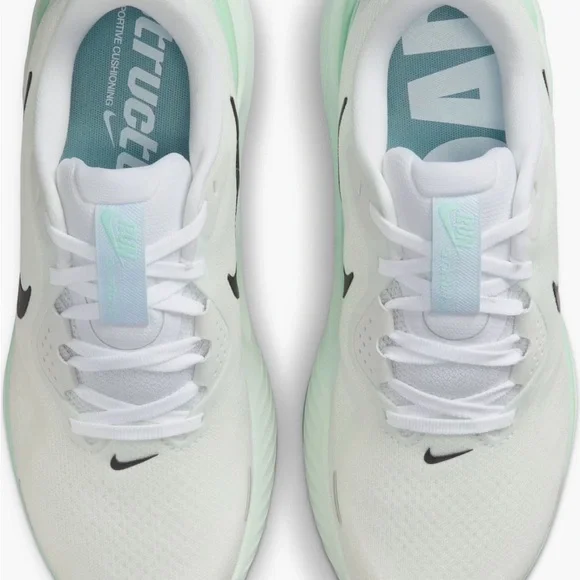 Women’s Nike structure 26 - Picture 3 of 5